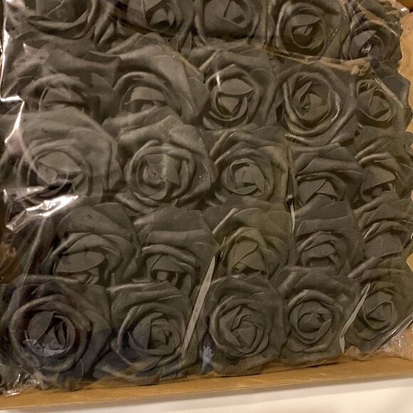 Two boxes of 25 black foam roses w/stems (total 50) - Picture 2 of 6
